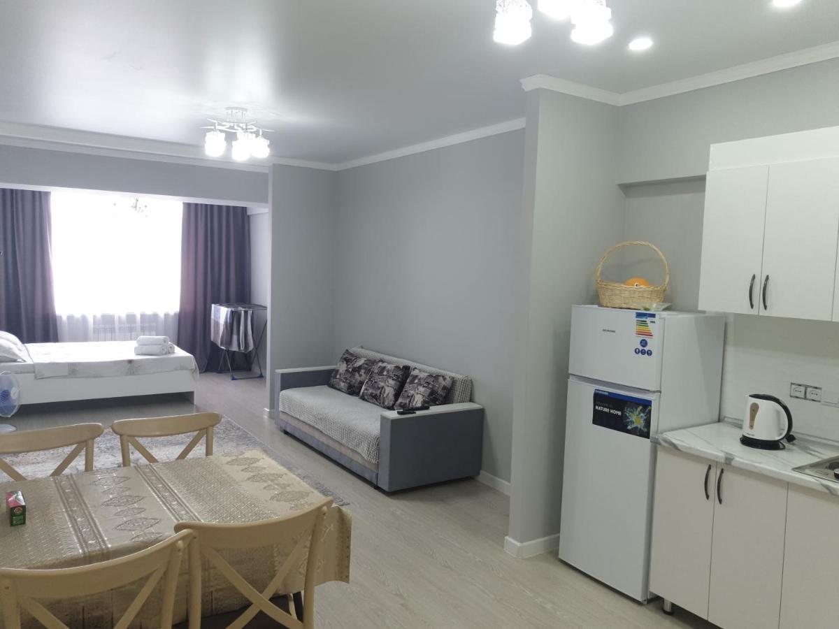 Центр Арбат Уютные Апартаменты В Новом Жк Almaty Exterior photo