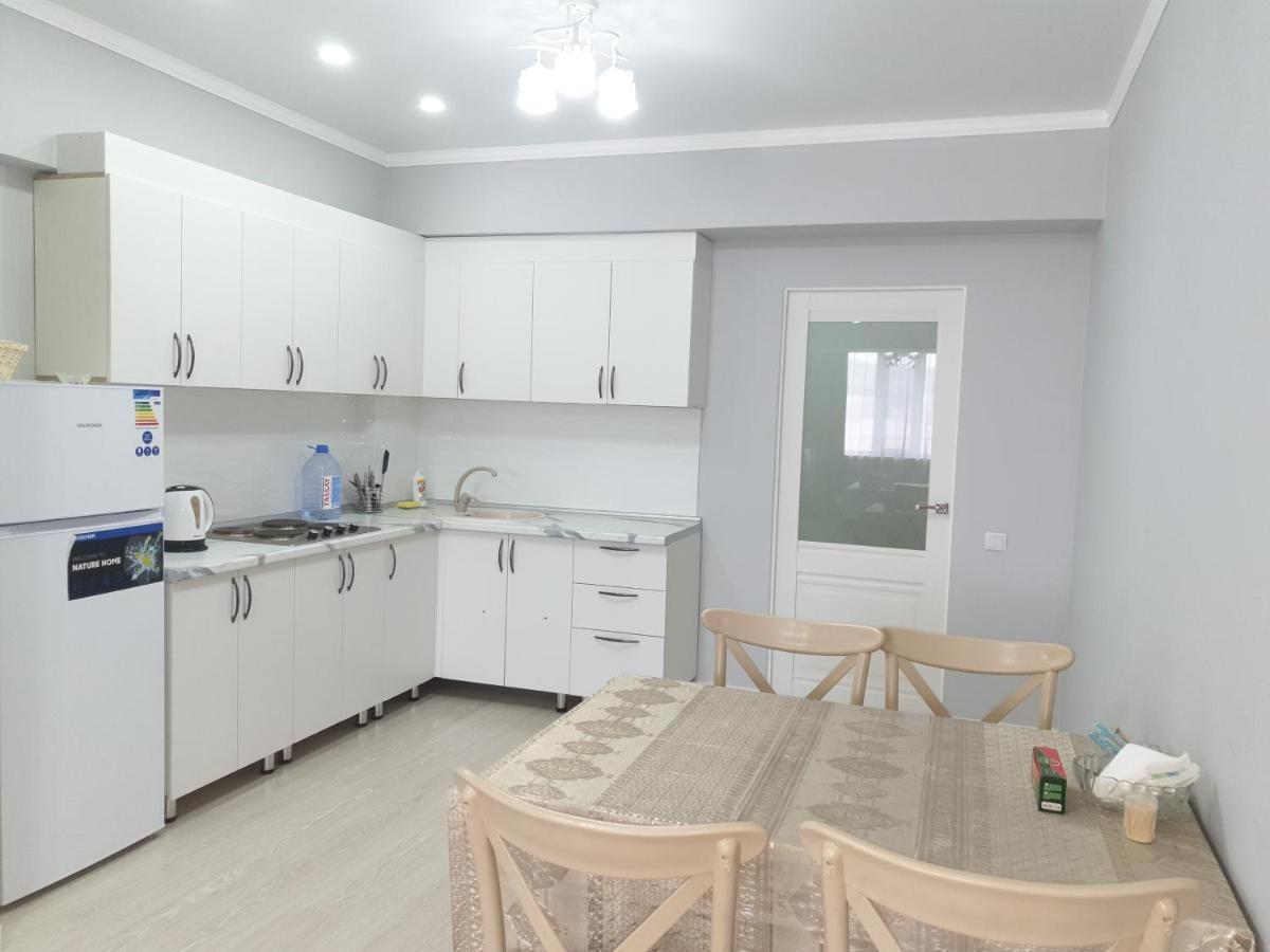 Центр Арбат Уютные Апартаменты В Новом Жк Almaty Exterior photo
