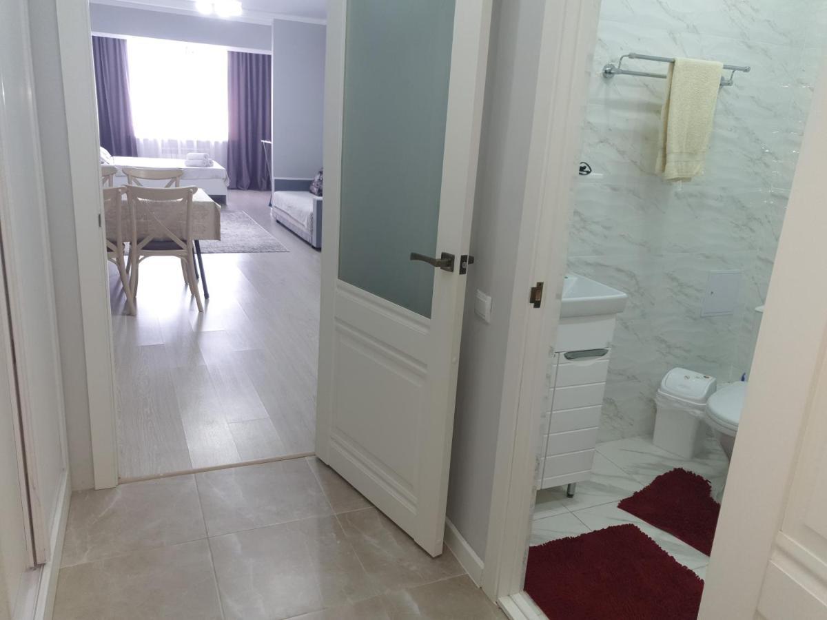 Центр Арбат Уютные Апартаменты В Новом Жк Almaty Exterior photo