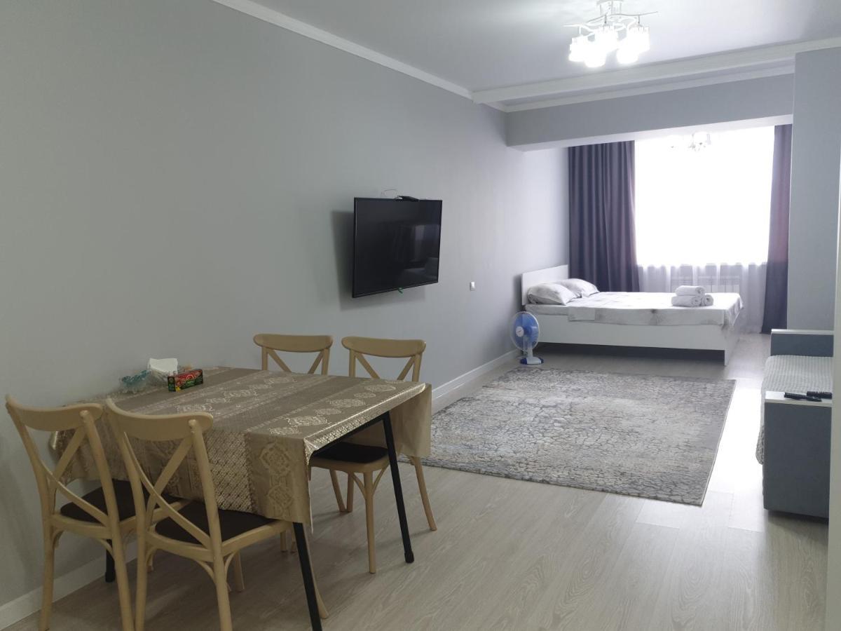 Центр Арбат Уютные Апартаменты В Новом Жк Almaty Exterior photo