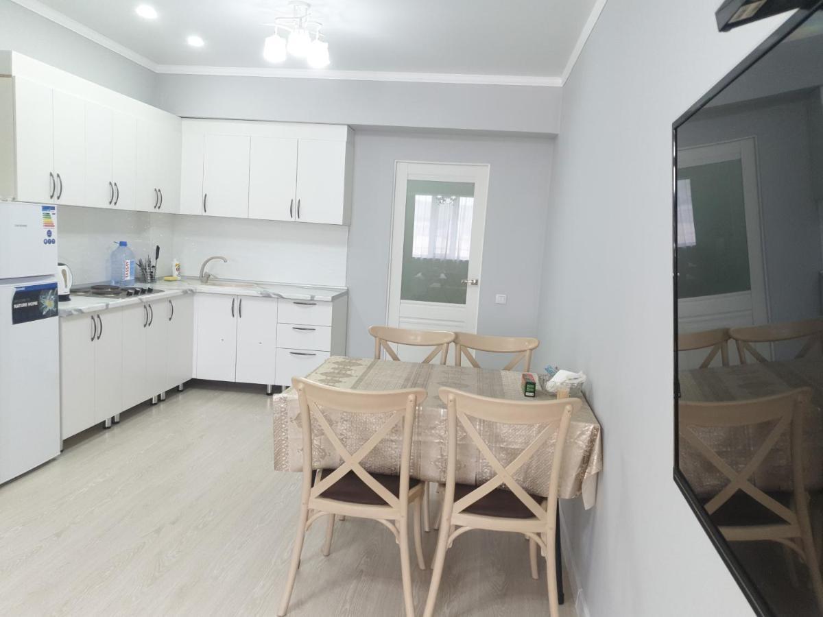 Центр Арбат Уютные Апартаменты В Новом Жк Almaty Exterior photo