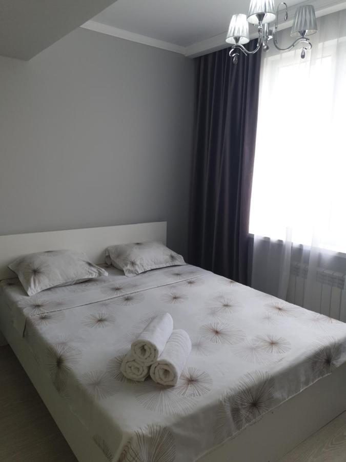 Центр Арбат Уютные Апартаменты В Новом Жк Almaty Exterior photo